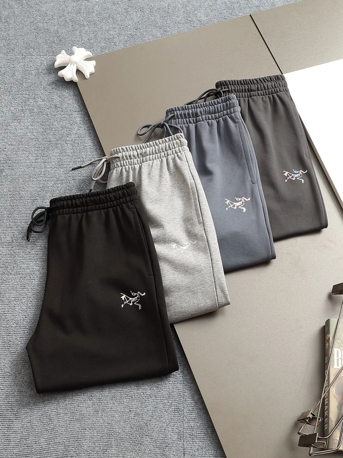 25ss Same Style ～ ， ， Classic logo 。 ！ Breathable ， 。Premium ， ！ Same Style！ ：Black White White Size：S M L XL